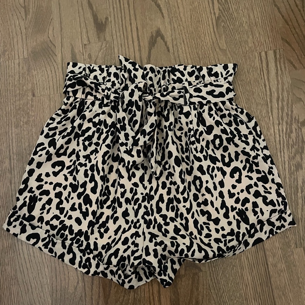Cheetah high waisted shorts - Picture 2 of 3